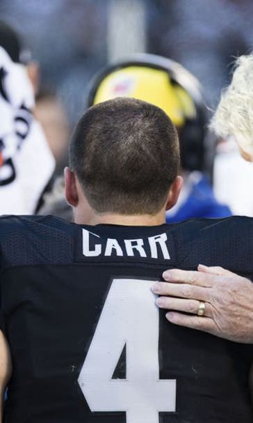 Oakland Raiders Players React to Derek Carr's Injury